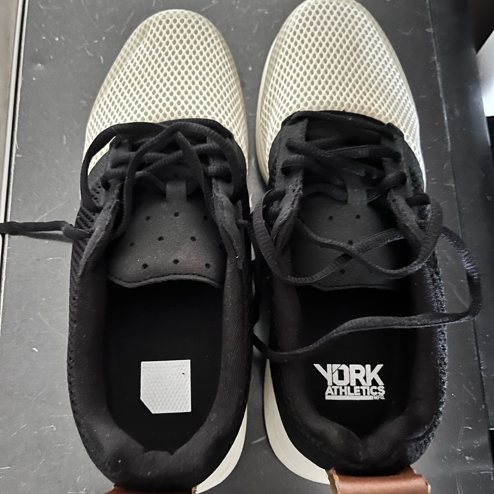 York Athletics New Women’s 7.5 Men’s 6